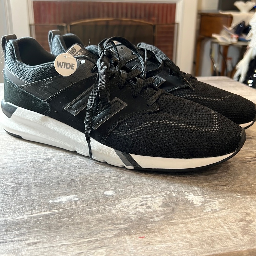 Brand new NEW BALANCE sneakers 13 4E wide